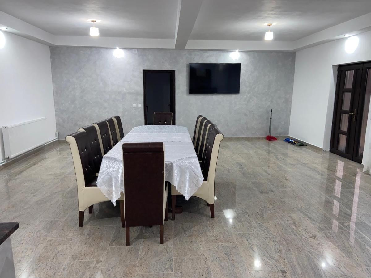 Pensiunea Casa Deny Novaci-Străini Buitenkant foto