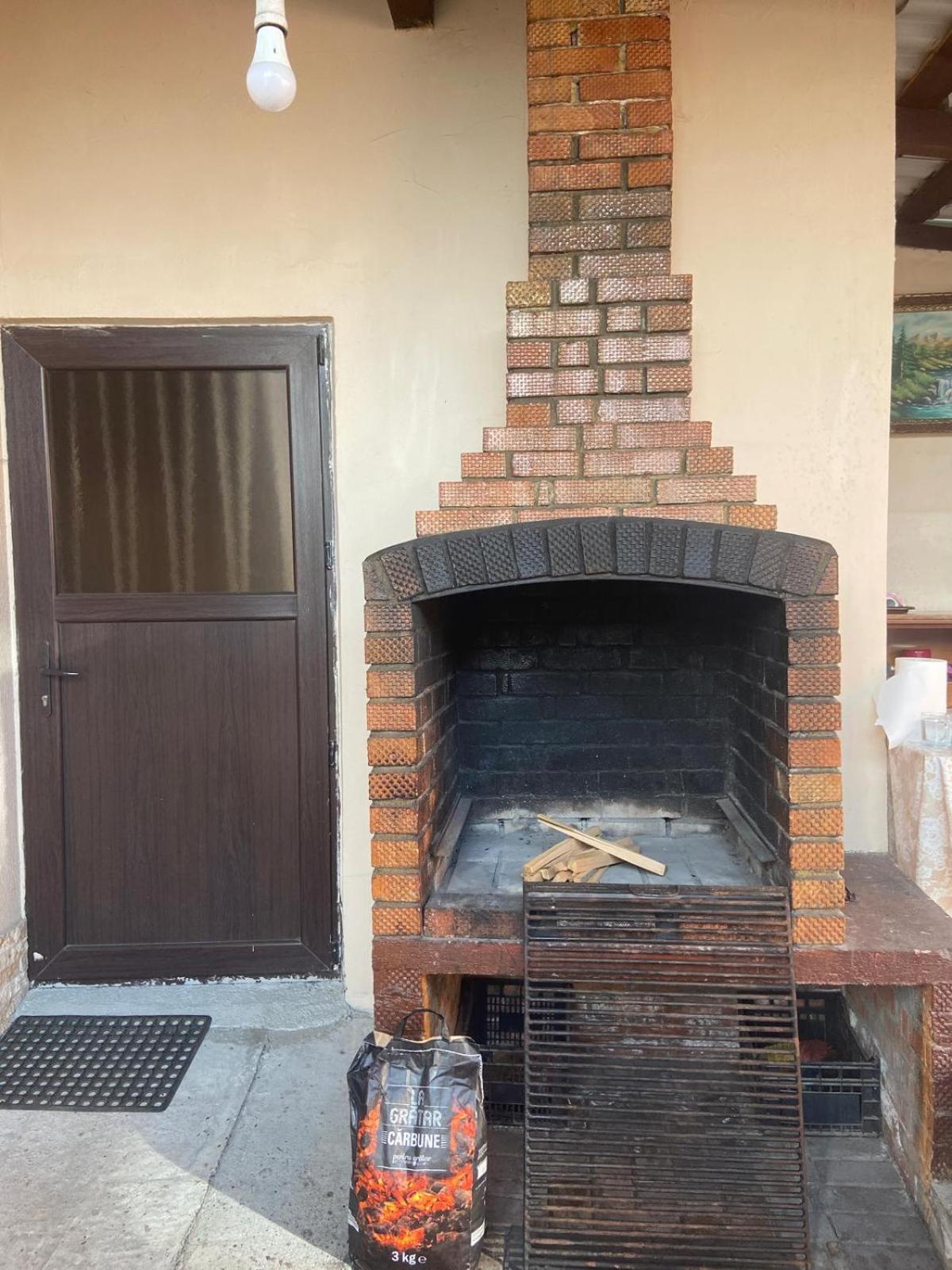 Pensiunea Casa Deny Novaci-Străini Buitenkant foto