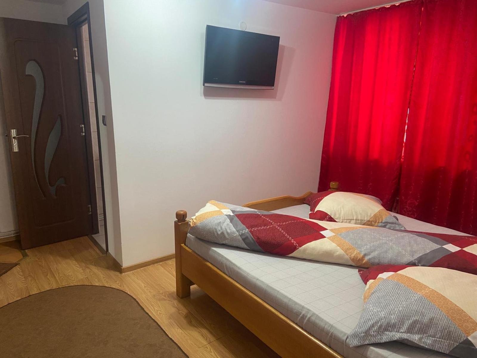 Pensiunea Casa Deny Novaci-Străini Buitenkant foto