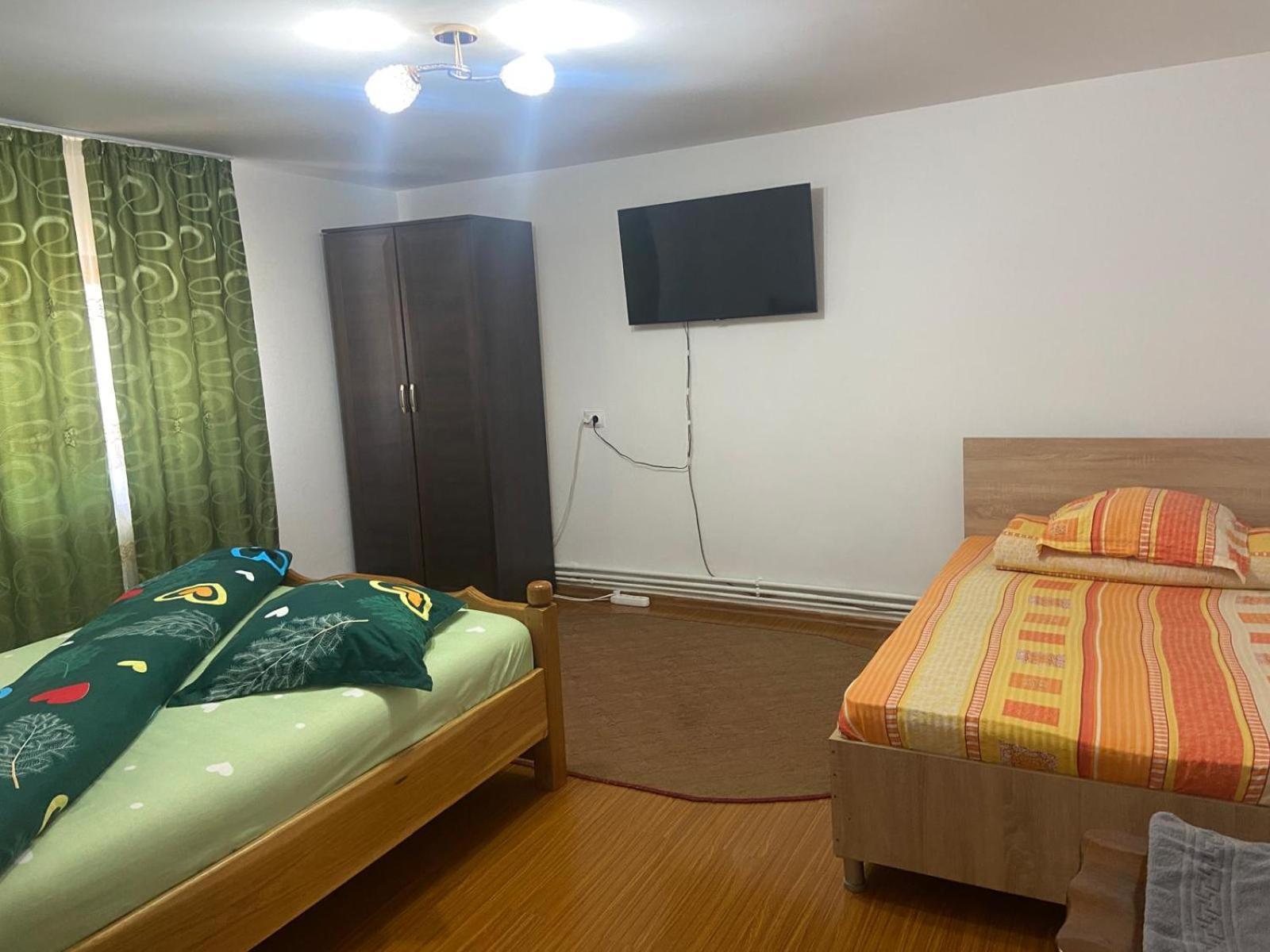 Pensiunea Casa Deny Novaci-Străini Buitenkant foto