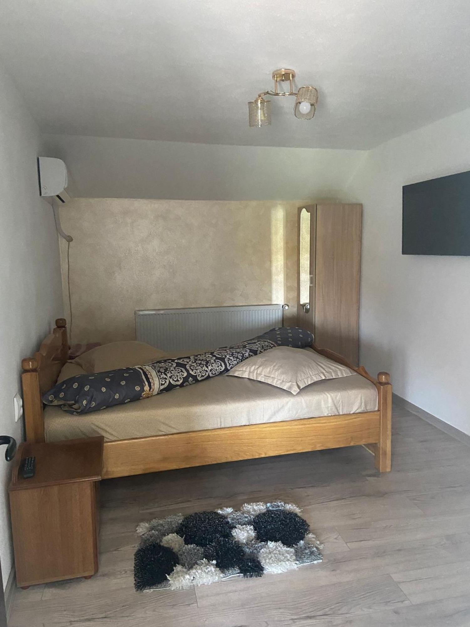 Pensiunea Casa Deny Novaci-Străini Buitenkant foto