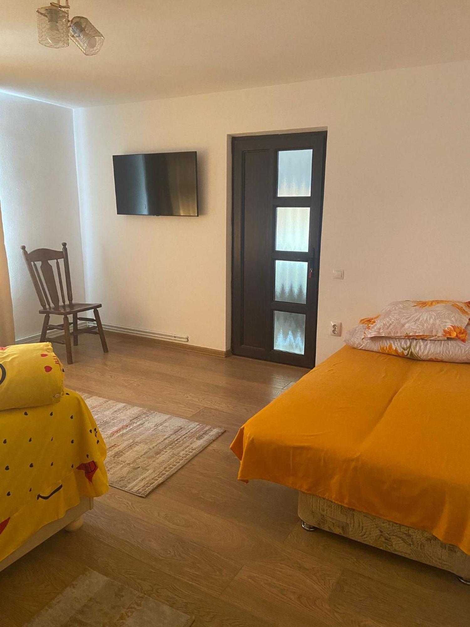 Pensiunea Casa Deny Novaci-Străini Buitenkant foto