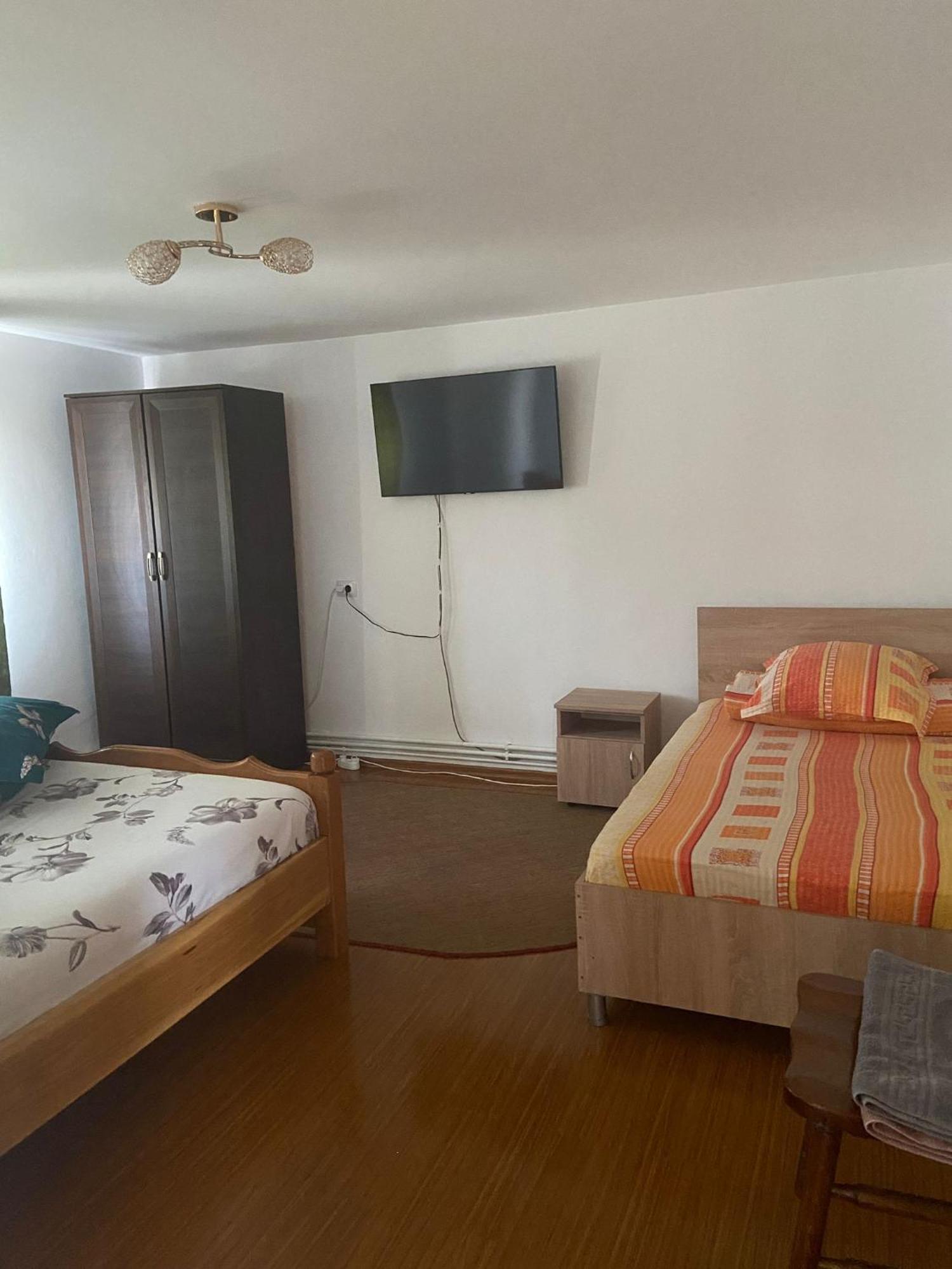 Pensiunea Casa Deny Novaci-Străini Buitenkant foto